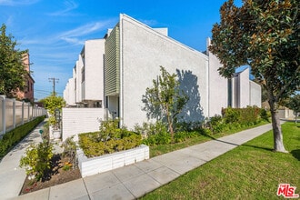 Building Photo - 9507 W Olympic Blvd