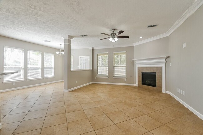 Foto del edificio - 7411 Quiet River Ln