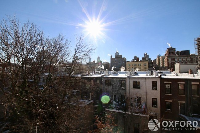 Foto del edificio - 166 W 76th St