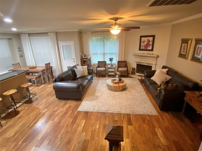 Foto del edificio - 110 N Hawkhurst Cir