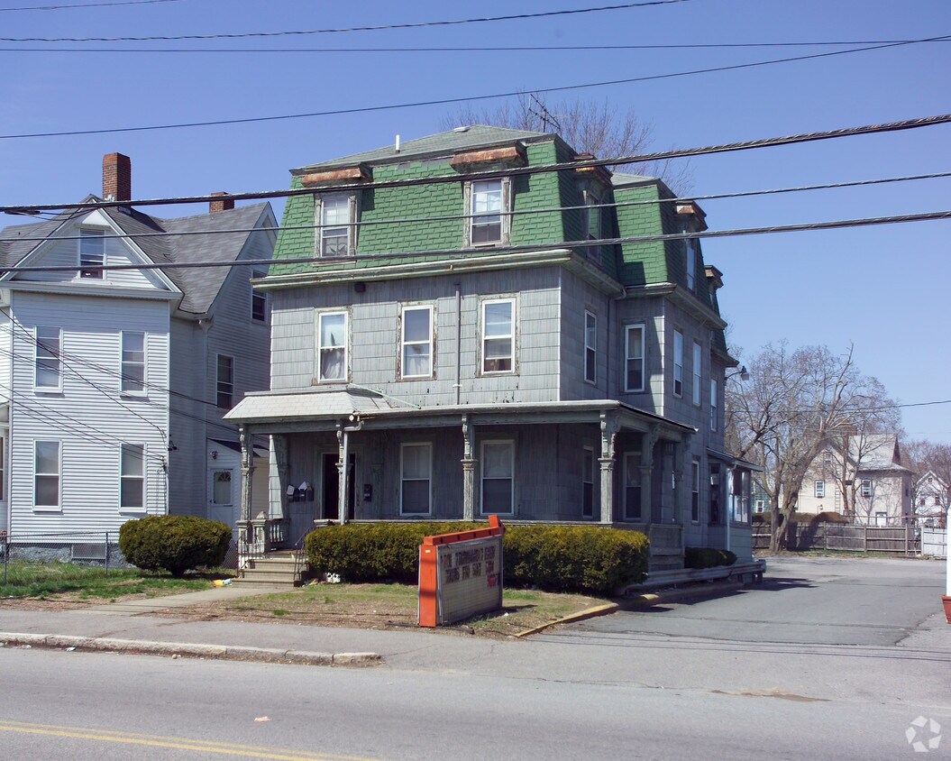 17 W Britannia St, Taunton, MA 02780 Apartments in Taunton, MA