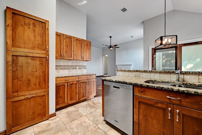 Building Photo - Executive Family Home for Lease in Cedar Park