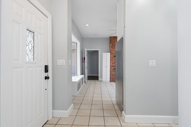 Foto del edificio - 156 N Broadway