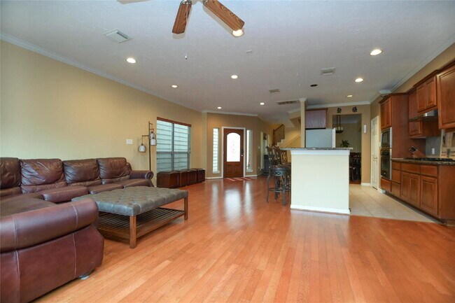 Foto del edificio - 3 Bed Single-Family Home in Timbergrove Terrace 77008 in Gated Community