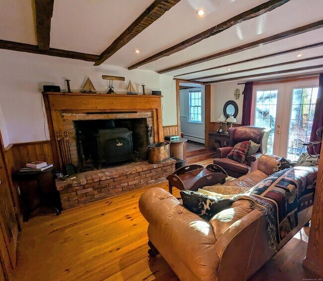 Foto del edificio - 49 Hollow Tree Ridge Rd