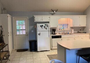 Building Photo - 418 Beauregard Circle