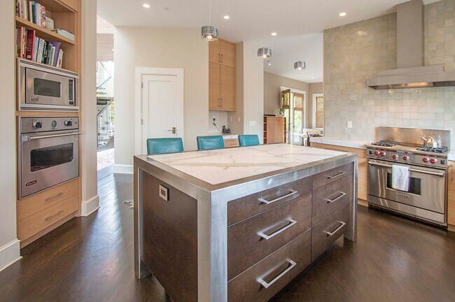 Foto del edificio - Stunning View Home in Tiburon