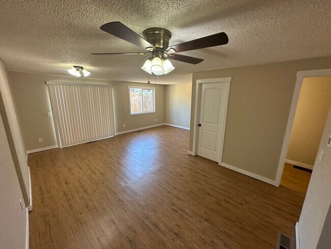 Foto del edificio - 5426 Nicole Ct SE