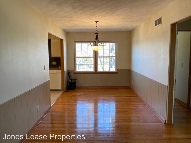 Building Photo - 2 br, 1 bath Apartment - 3711 30th Ave