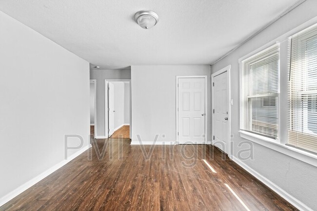 Building Photo - 1204 Midland St
