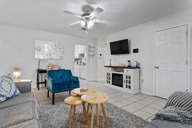 Foto del edificio - 805 Lewis Ave