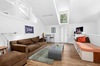 Building Photo - 215 Beauregard St