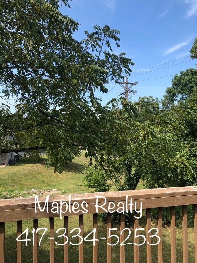 Building Photo - 2 bed, 2 bath PENTHOUSE loft condo at Fall...