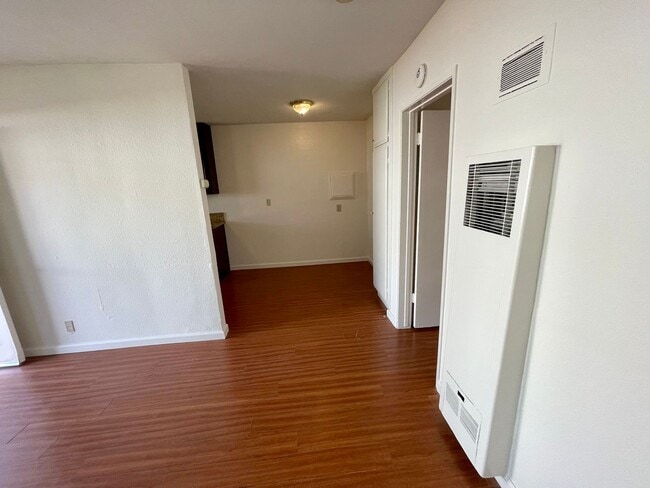 Building Photo - $500 OFF 1ST MONTHS RENT!!! 1 Bedroom 1 Ba...
