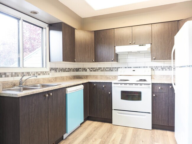 Building Photo - Stirlingwood Townhomes