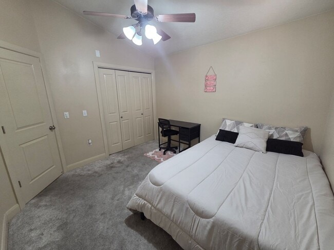 Building Photo - FURNISHED Famale Roomate Opportunity