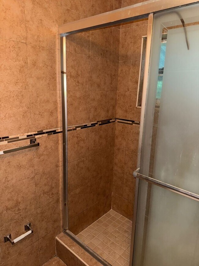 Foto del edificio - Spacious 4BR Home in Miami – Move-In Ready & Prime Location!