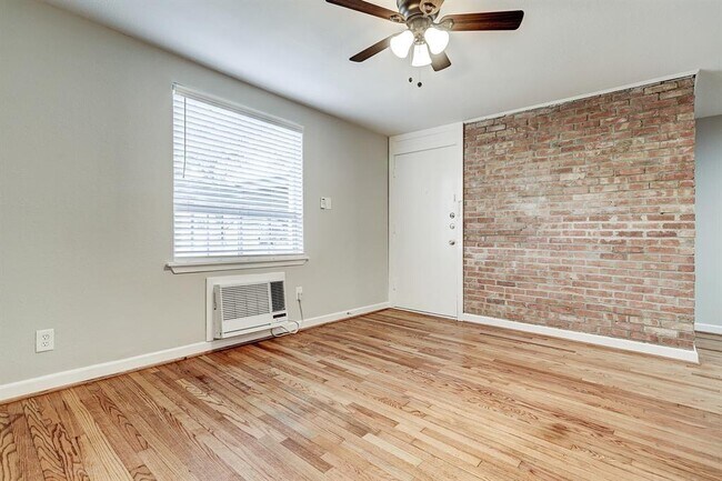 Foto del edificio - 2643 Greenbriar Dr