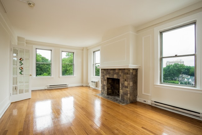 Living room - 400 W Hortter St Apartment