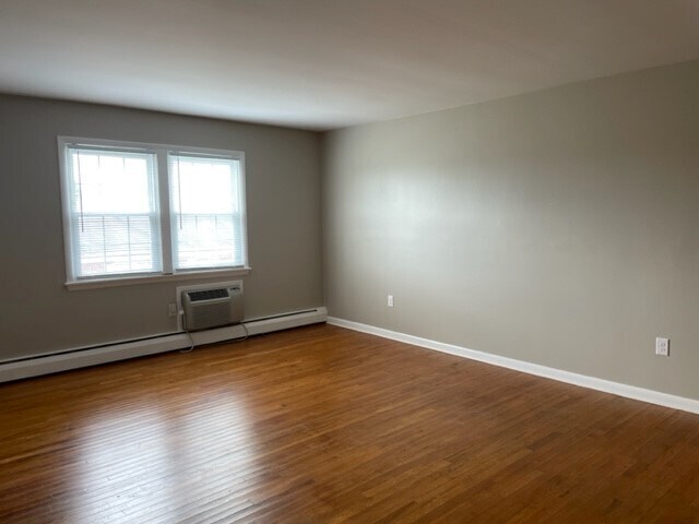 Foto del edificio - 930 McGuire Rd