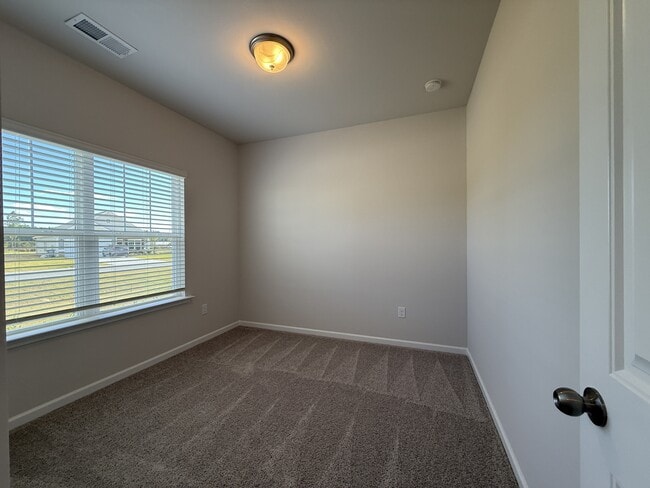 Foto del edificio - 274 Deodora Ln