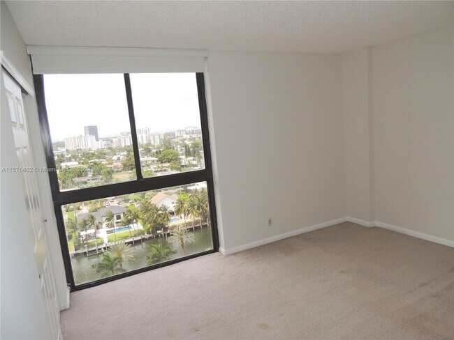 Building Photo - 3610 Yacht Club Dr