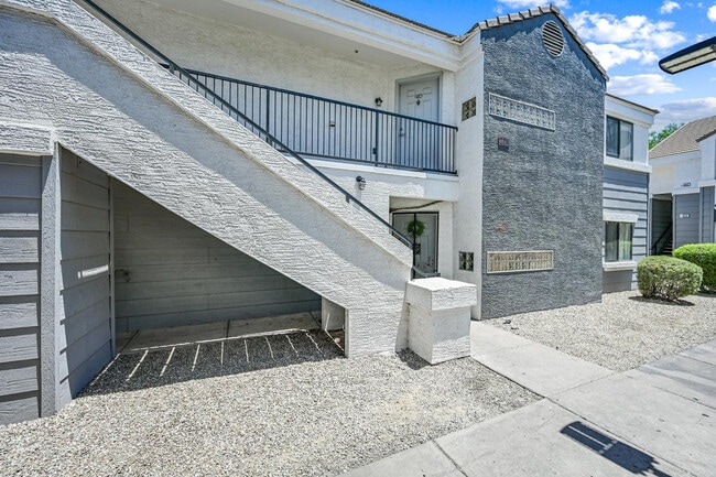 Building Photo - 3065 N 67th Ave