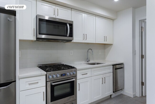 Building Photo - 72A Somers St