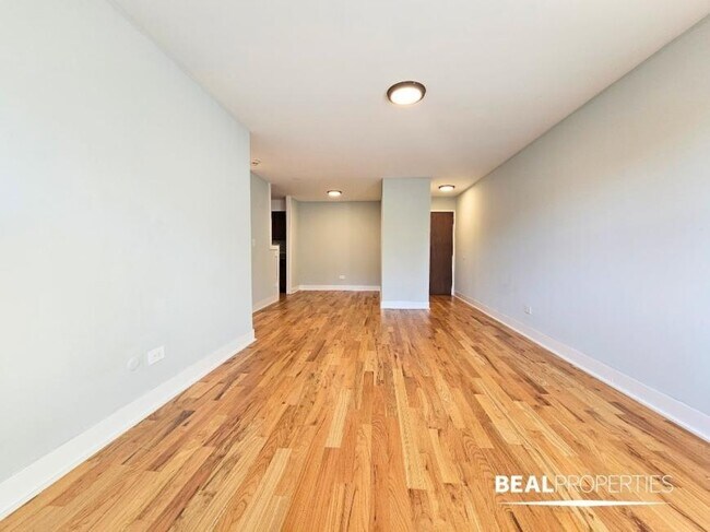 Foto del edificio - 1 bedroom in HIGHLAND PARK IL 60035