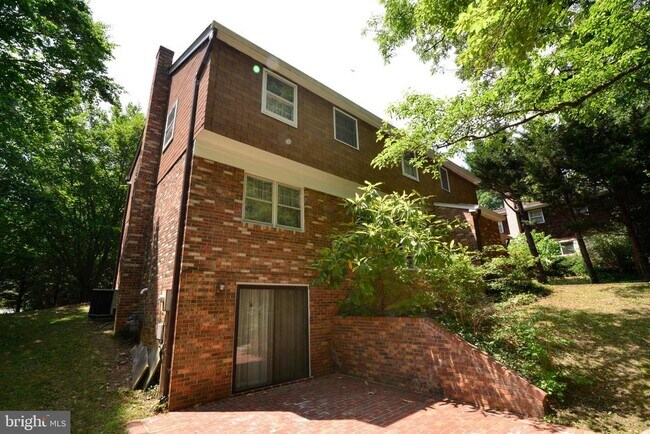 Foto del edificio - 1317 Forestwood Dr