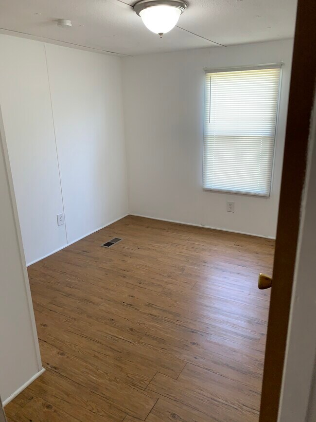 Foto del edificio - 4808 Morningwood Dr