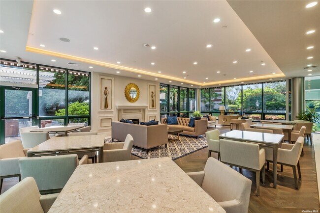 Foto del edificio - 111 Cherry Valley Ave