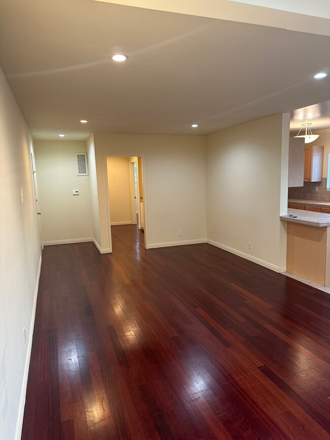 Building Photo - 1034 9th St