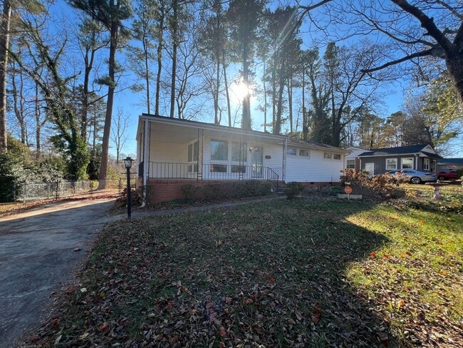 Building Photo - 3Br 2Ba home in Guilford Hills