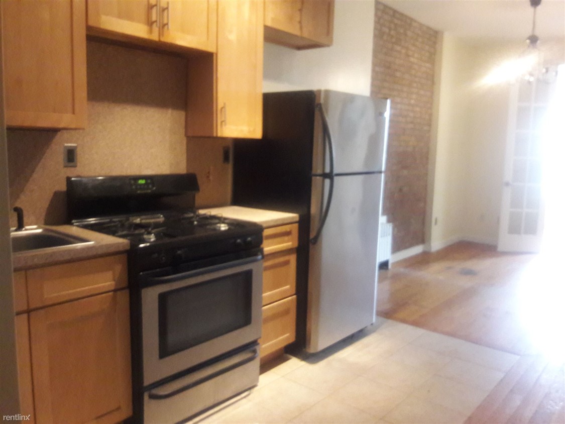 Primary Photo - 185 Covert St