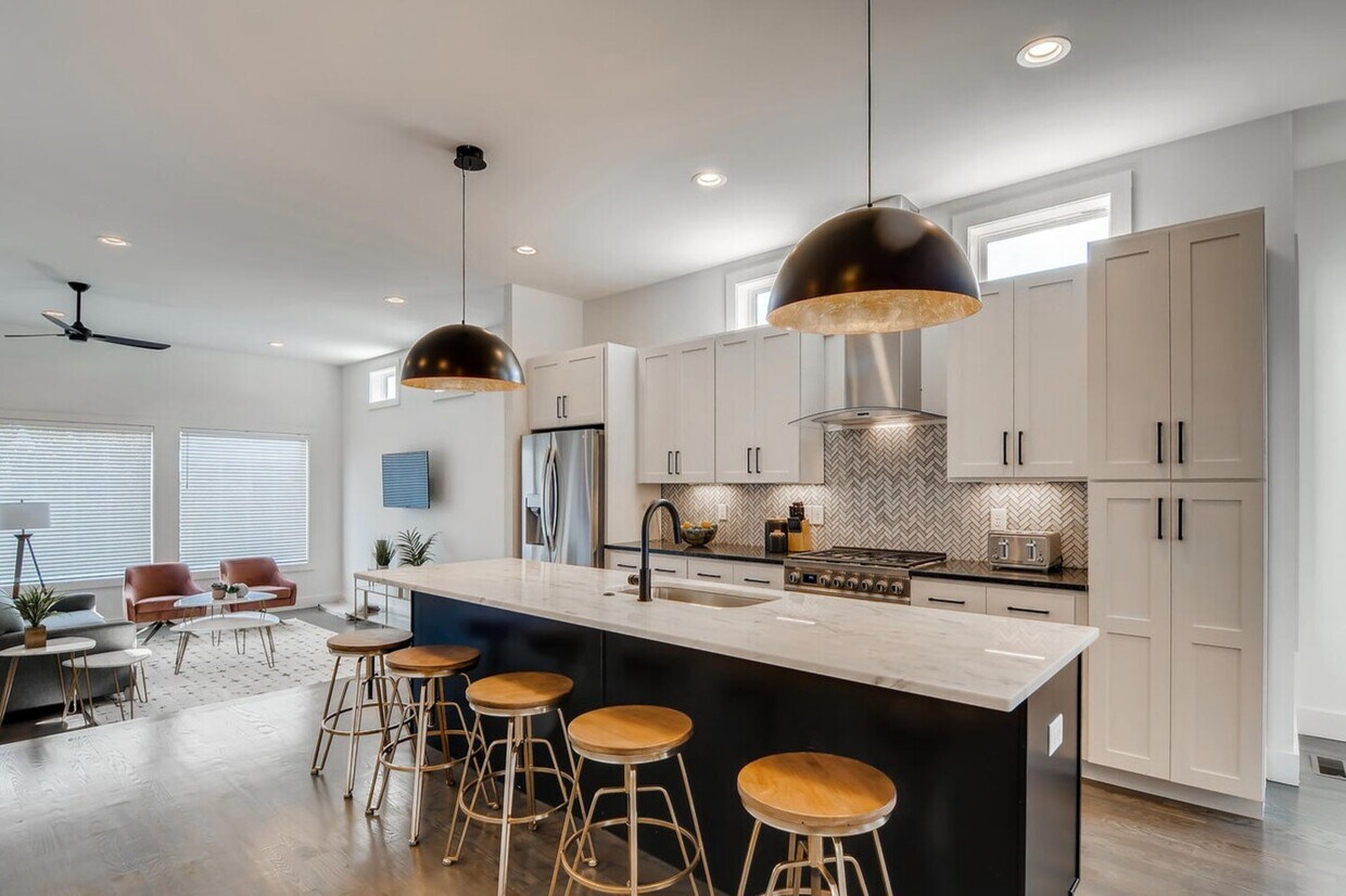 Foto principal - 2500 White Ave