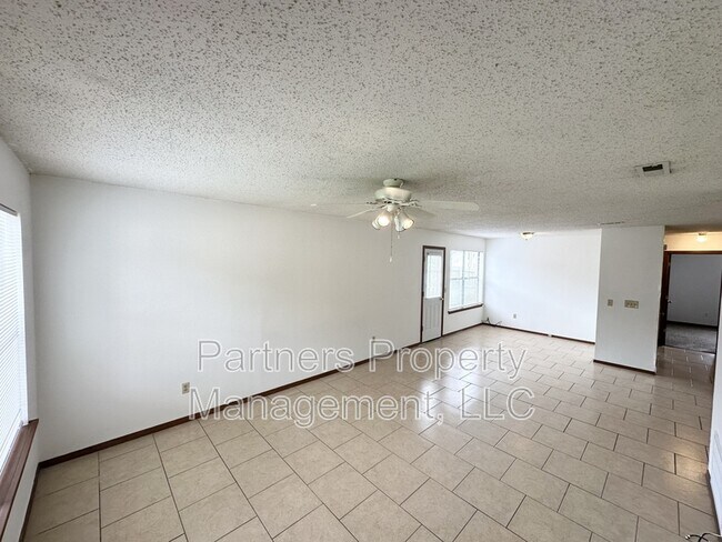 Foto del edificio - 1659 N Dawn Dr