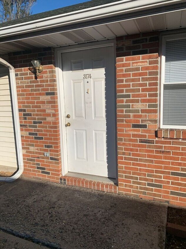 Foto principal - 2 Bedroom Apt - Pets Welcome!*