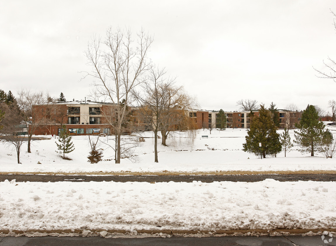 Primary Photo - Parkway Meadows