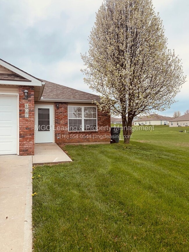 Building Photo - 105-107 Golfview Dr
