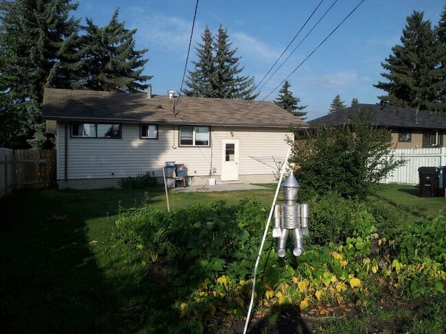 Building Photo - Cozy Acadia Home on a Beautiful Quiet Stre...