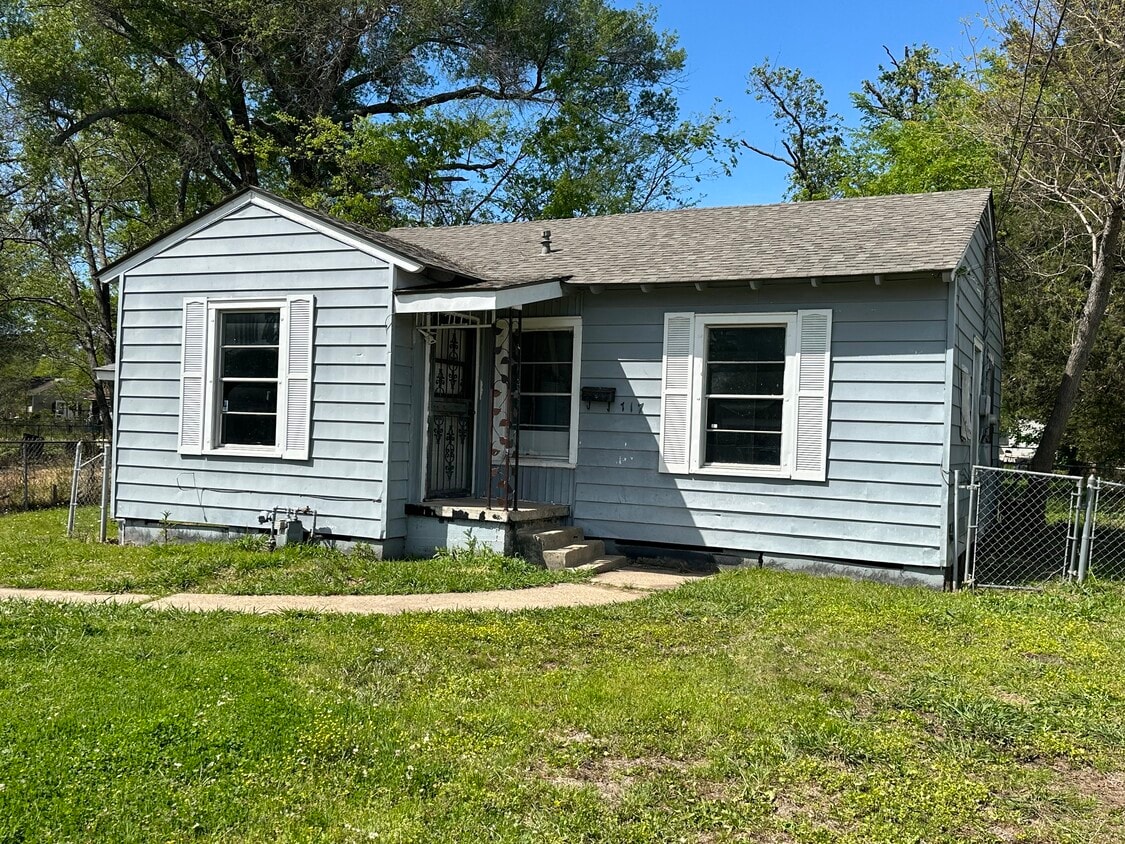 Foto principal - 717 W 75th St