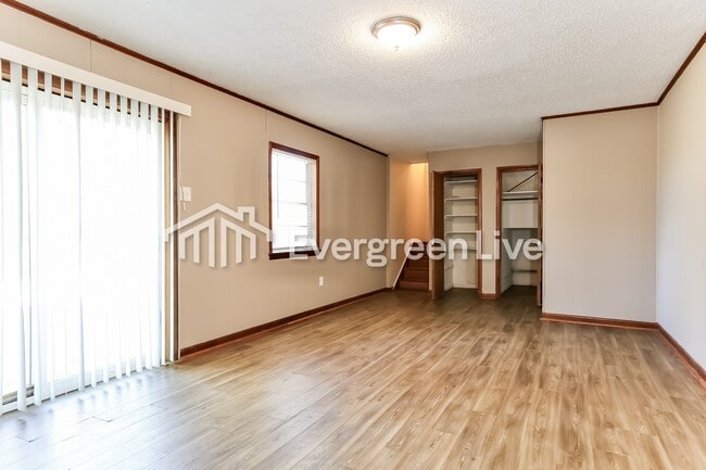 Foto del edificio - 805 W 58th St