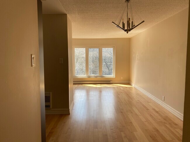 Building Photo - 221 Kenilworth Av