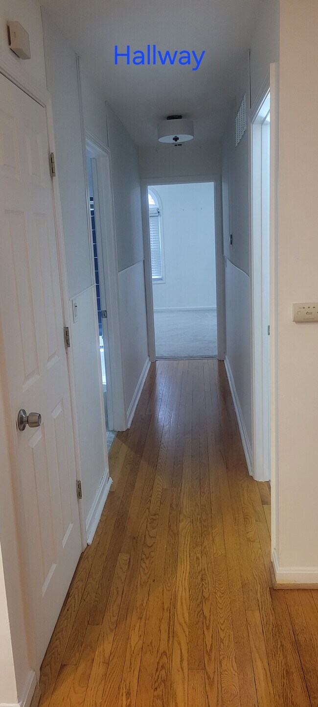 Foto del edificio - 2133 Hallmark Dr