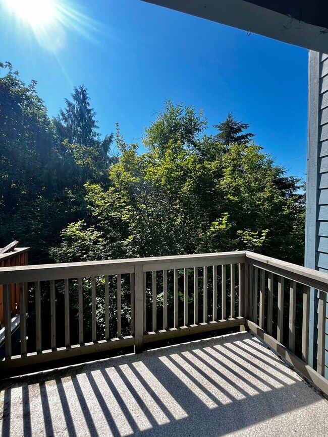 Building Photo - Affordable Condo Close to Everything