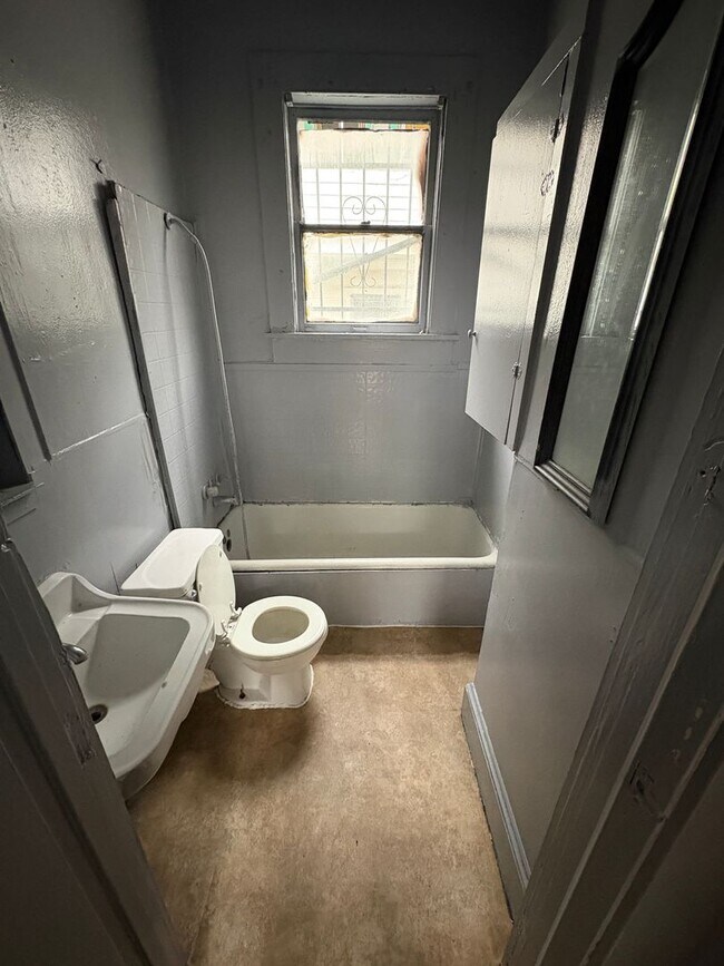 Building Photo - Prospect Duplex