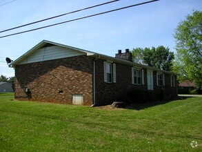 Building Photo - 2516 Edgehill Pl