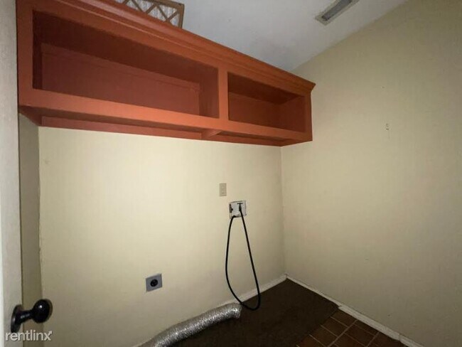 Building Photo - 3 br, 2 bath House - 305 S 4th St
