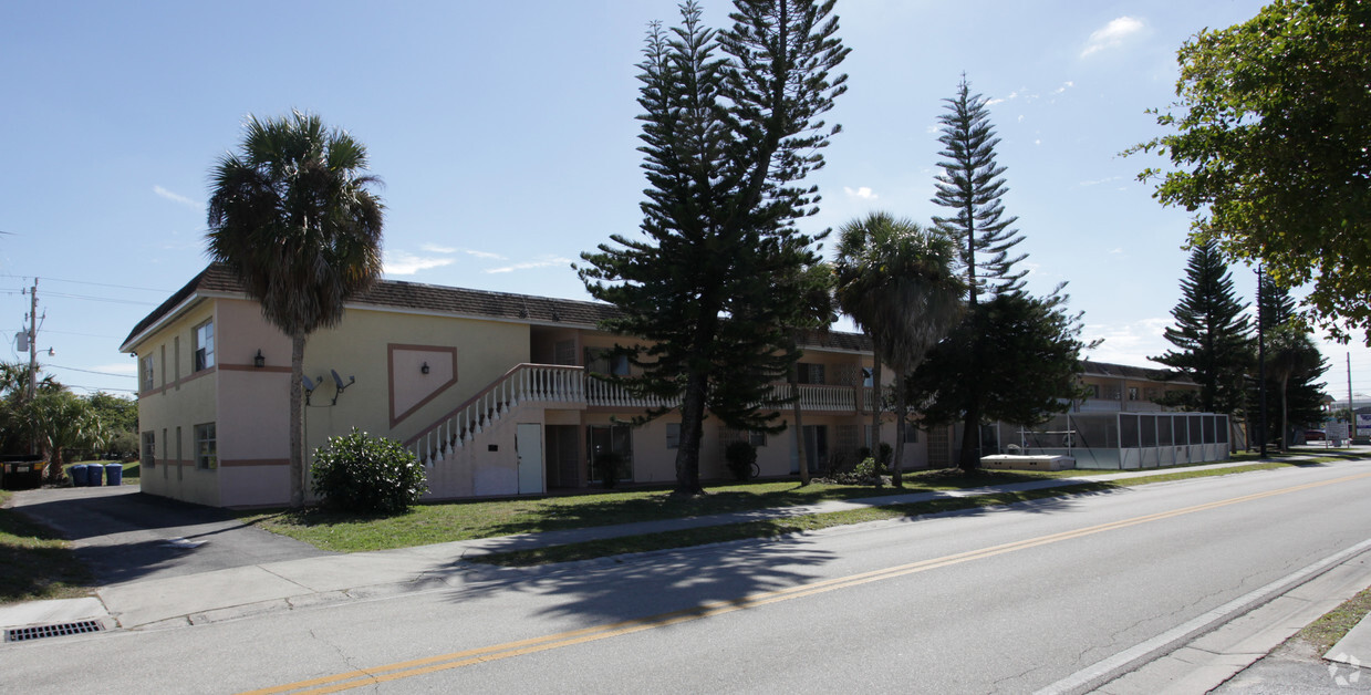 Primary Photo - Windsor Gardens Apartment